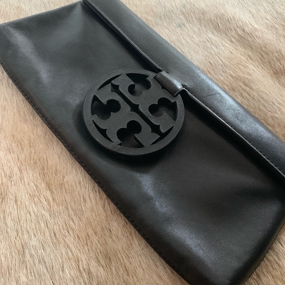 Tory Burch Handbags - Tory Burch Black Miller Clutch